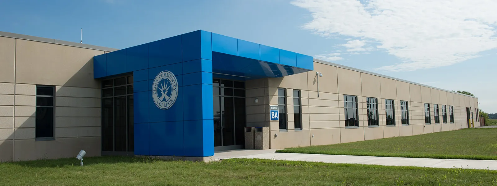 El campus de Burlington en un cálido día de verano