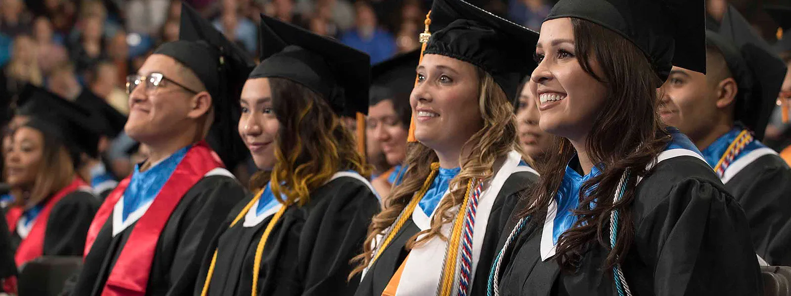 Imagen de estudiantes de graduación.