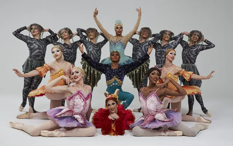 Les Ballets Trockadero de Monte Carlo troupe poses.