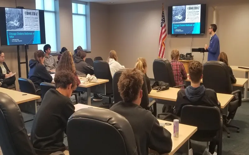 Project Engineer Franklin Jakubow at the Fox River Water Reclamation District presents to ECC's environmental biology class.