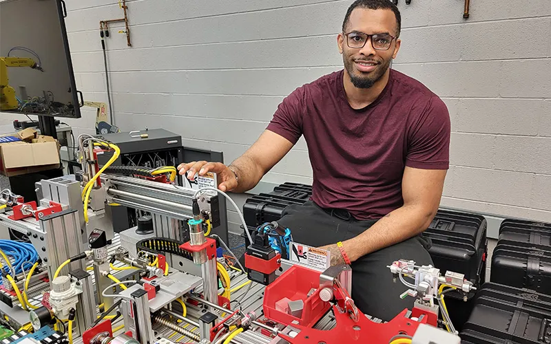 ECC student and apprentice Divonte Grant