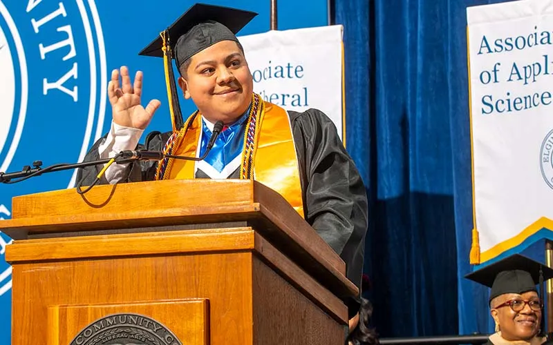 Julio Hernandez, student speaker for the Fall 2022 University Transfer Commencement Ceremony