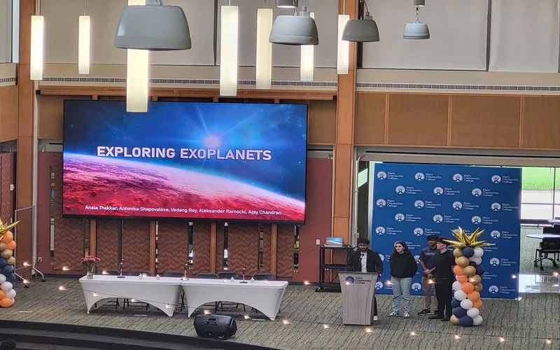 A group of CURIC Fellows present on their research.