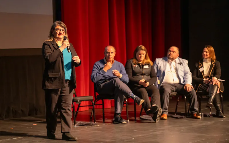 Centro de Información Executive Director Dianha Ortega-Ehreth presents at Spring 2026 convocation ceremony.